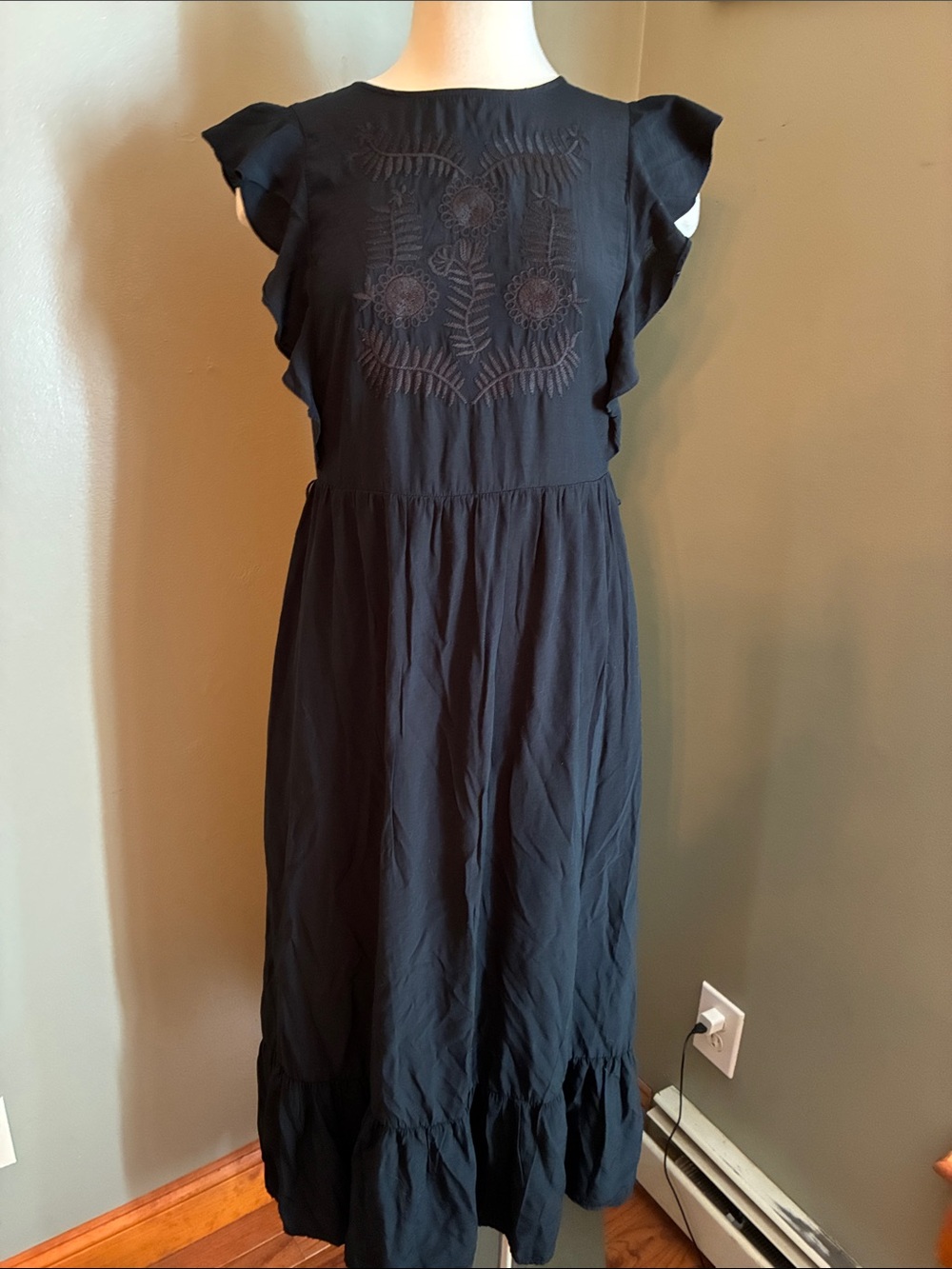 Sleeveless Black Embroidered Maxi Dress with Ruffle Sleeves